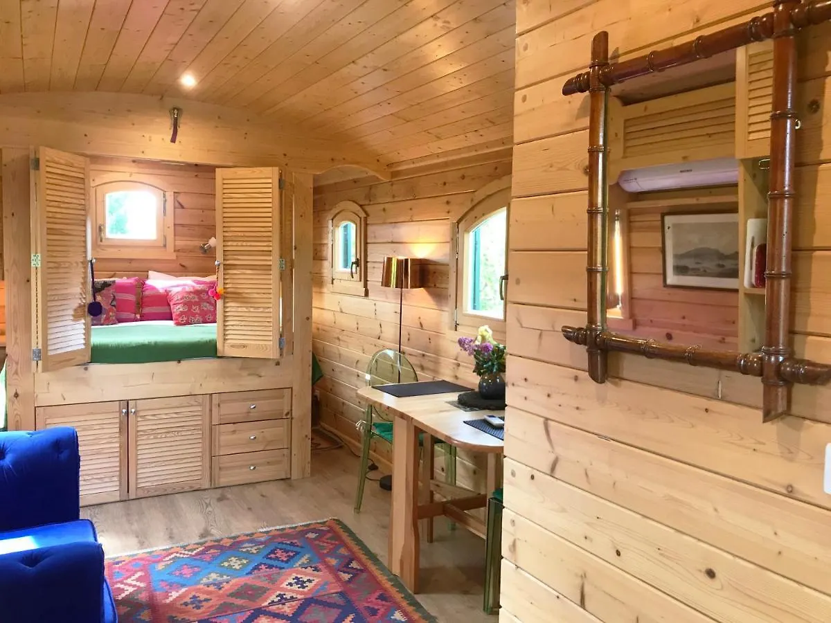 Holiday home Les Piegonnaises - Deux Luxueuses Roulottes Et La Cabane En Drome Provencale