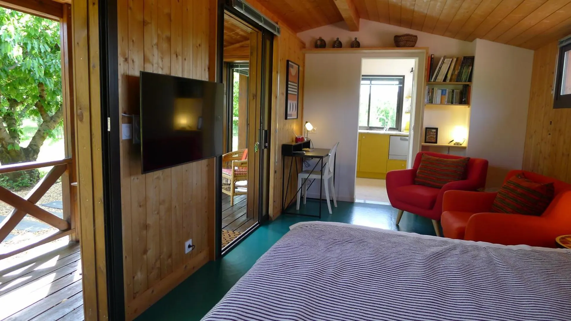 Holiday home Les Piegonnaises - Deux Luxueuses Roulottes Et La Cabane En Drome Provencale