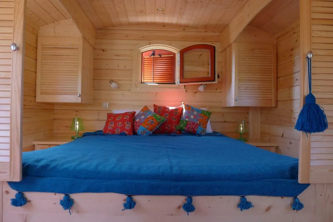 Les Piegonnaises - Deux Luxueuses Roulottes Et La Cabane En Drome Provencale Piegon