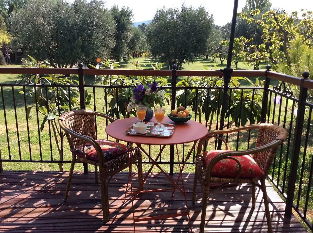 Les Piegonnaises - Deux Luxueuses Roulottes Et La Cabane En Drome Provencale France